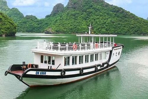 Từ hôm nay 10/12, khi mua vé tham quan Vịnh Hạ Long du khách cần cung cấp thông tin gì?