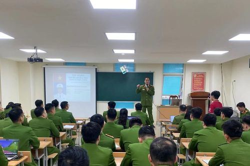 Bồi dưỡng kỹ năng 'thực chiến' về chuyển đổi số cho lực lượng Cảnh sát khu vực