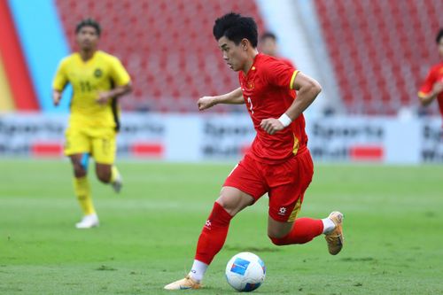 CĐV Indonesia ăn mừng khi U22 Việt Nam chiến thắng