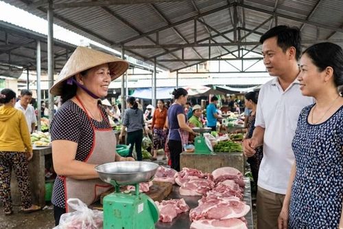 Giá heo hơi hôm nay 11.12: cao nhưng cầu mua chững lại