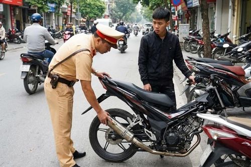 Độ pô xe máy bị phạt bao nhiêu?