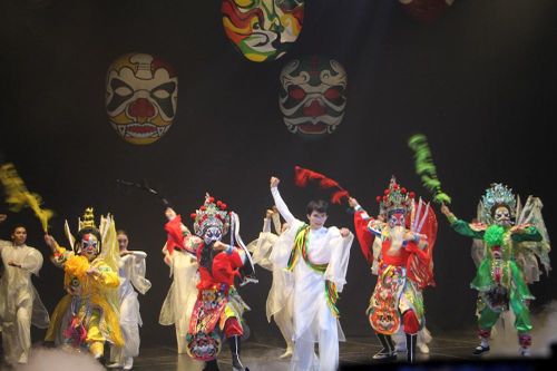 Kịch múa 'Sống': Nỗ lực kết nối di sản với đời sống đương đại