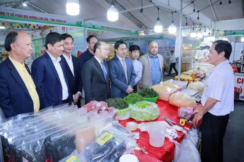 Thanh Hóa khai trương trưng bày nông sản an toàn 2025 với gần 300 gian hàng