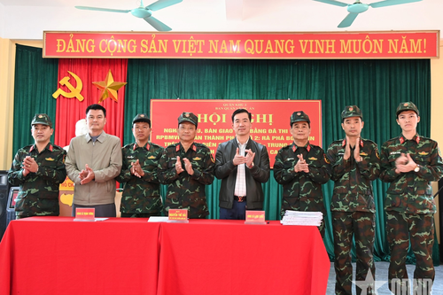Quân khu 2 bàn giao mặt bằng đã thi công rà phá bom mìn, vật nổ cho các địa phương