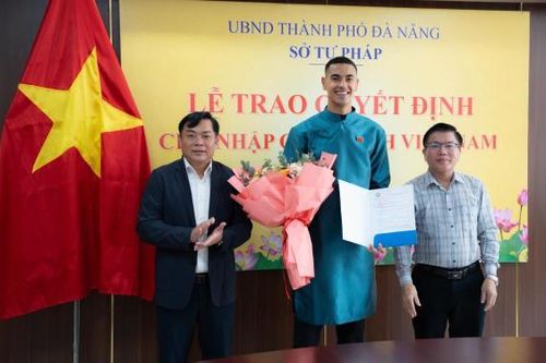 Trung vệ Brazil của SHB Đà Nẵng nhận quốc tịch Việt Nam, lấy tên Đỗ Phi Long