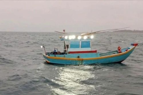 Phát hiện ngư dân tử vong trên xuồng trôi tự do ngoài biển đặc khu Phú Quý