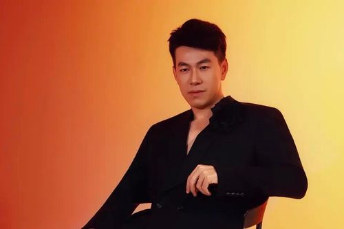 Hồ Trung Dũng trích một phần lợi nhuận bán album 'Alive' ủng hộ đồng bào miền Trung
