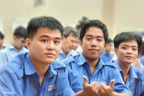 Sinh viên cao đẳng Việt Nam - Nhật Bản giao lưu nghiên cứu khoa học