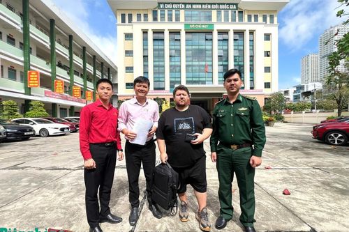 BĐBP tỉnh Khánh Hòa kịp thời trao trả tài sản cho du khách Nga