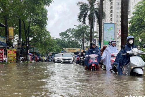 Hà Nội nâng cấp ba trạm bơm khẩn cấp để giải quyết ngập úng kéo dài