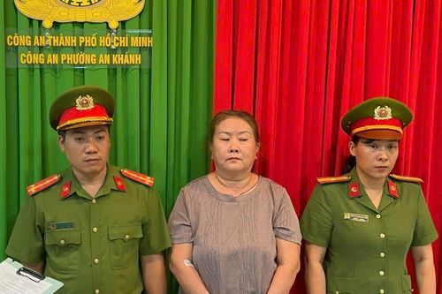 Một người bị bắt vì cho người khác đổ rác trên đất đang quản lý