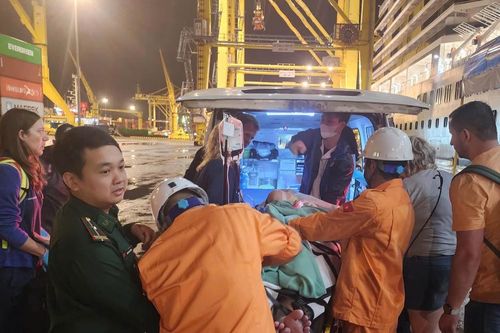 Kịp thời cứu nạn hành khách gặp tai nạn trên du thuyền quốc tế