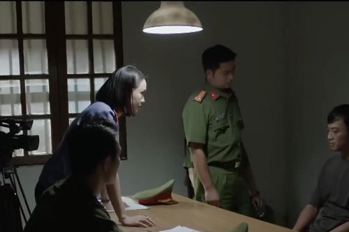'Lằn ranh' tập 29: Viện phó Viện kiểm sát phát hiện bí mật sau bức tranh của chồng