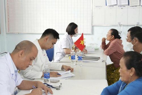 Bác sĩ Hải Phòng vượt hơn nghìn km chi viện cho vùng lũ Đắk Lắk