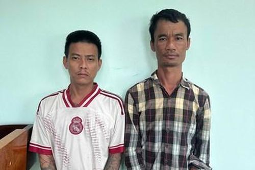 Ném gạch đe dọa hàng xóm lúc nửa đêm, hai người đàn ông bị bắt giam