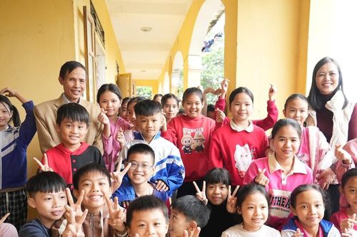 Lớp học đặc biệt ở vùng rốn lũ Thiên Nhẫn