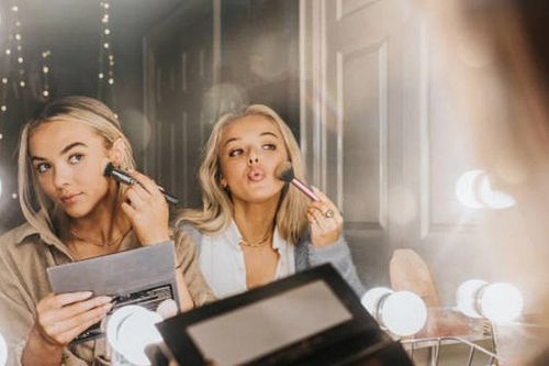 5 bước 'chỉnh sửa' giúp bạn giữ lớp trang điểm rạng rỡ cả ngày