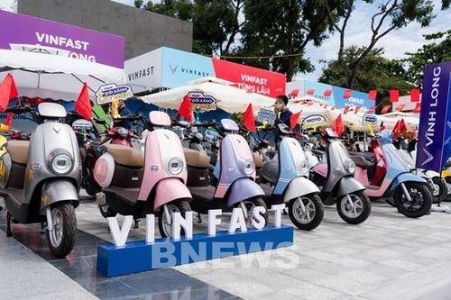 Xe máy điện lên ngôi - xe máy xăng hết thời 'làm giá'