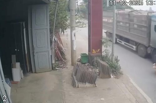 Tạm giữ người đàn ông đẩy Đại úy CSGT vào đầu xe tải đang chạy ngược chiều