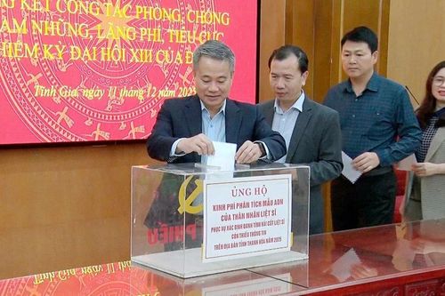 Phường Tĩnh Gia ủng hộ kinh phí phân tích mẫu ADN của thân nhân liệt sĩ