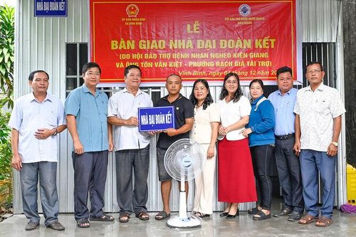Tình dân tộc, nghĩa đồng bào