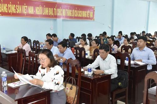 Cán bộ, đảng viên với mạng xã hội - Bài 3: Chưa làm chủ không gian số, vì sao?