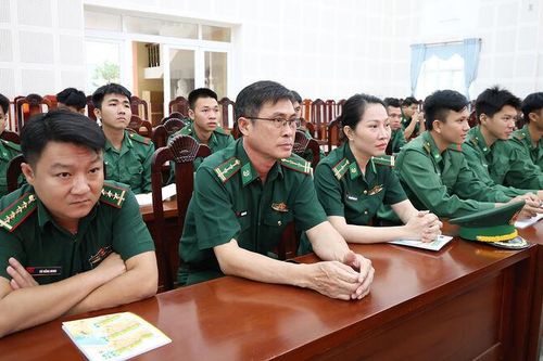 Quán triệt tình hình vi phạm kỷ luật, pháp luật và định hướng tư tưởng cho cán bộ, chiến sĩ