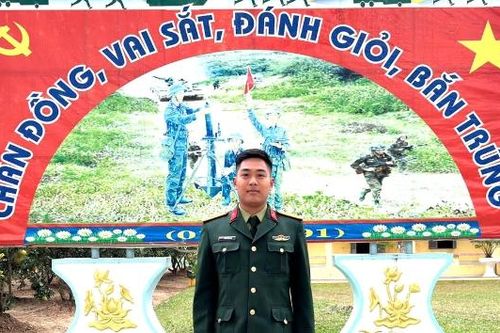 Cán bộ gương mẫu trong lời nói, việc làm