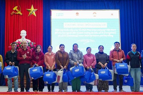 270 người dân xã Gò Nổi nhận hỗ trợ khẩn cấp từ Tổ chức Plan International Việt Nam