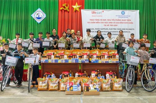 Lifestart Foundation hỗ trợ 200 phần quà tại xã Trà Giáp