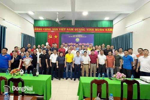 100 học viên tham dự lớp tập huấn trọng tài môn đẩy gậy, kéo co tỉnh Đồng Nai