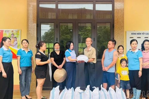 Phụ nữ phường Cam Đường học Bác tinh thần tiết kiệm và đoàn kết