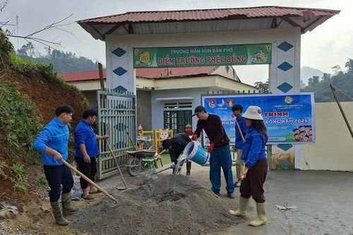 Đoàn xã Bắc Hà tổ chức chương trình tình nguyện mùa đông 'vì đàn em thân yêu'