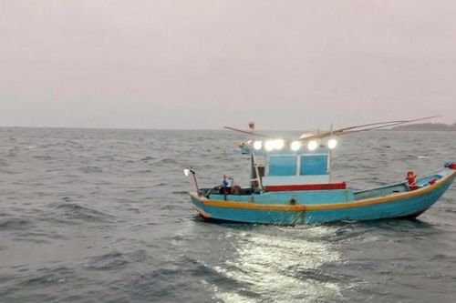 Phát hiện thi thể trên xuồng trôi ở vùng biển Phú Quý