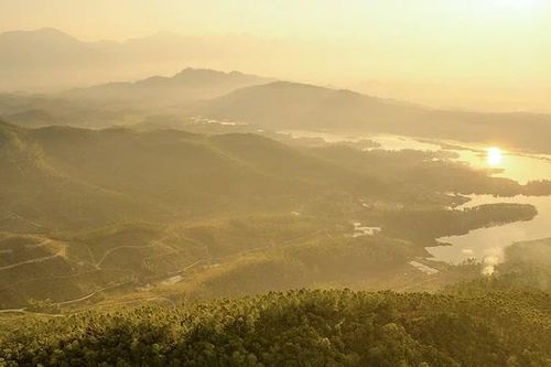 Nắng sớm hồ Vân Trục