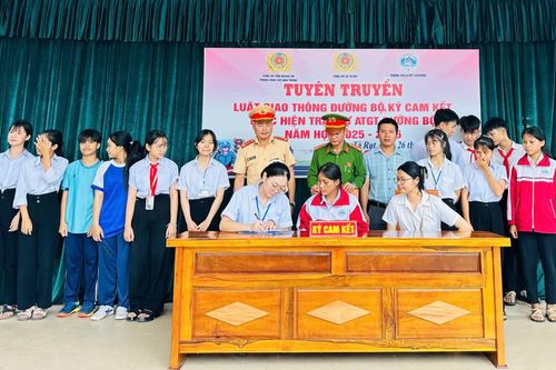 Bảo đảm trật tự an toàn giao thông ở xã Tà Rụt