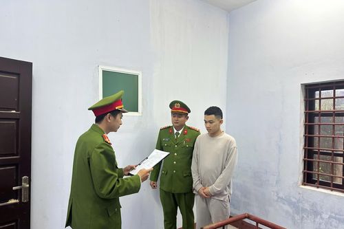 Khởi tố tài xế lái ô tô tông vào một nhóm người