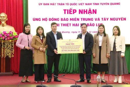 Ủy ban MTTQ tỉnh tiếp nhận ủng hộ hỗ trợ đồng bào miền Trung và Tây Nguyên của xã Sơn Thủy