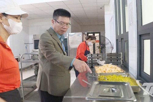 Thái Nguyên tăng cường kiểm tra an toàn thực phẩm bếp ăn trường học