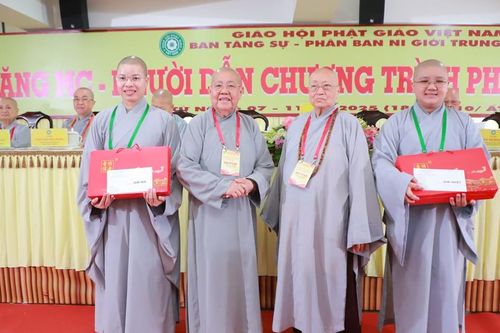 Phân ban Ni giới T.Ư trao giải, bế mạc Khóa bồi dưỡng kỹ năng và Hội thi dẫn chương trình Phật giáo