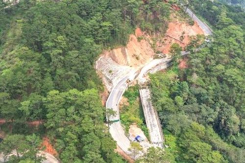 Lâm Đồng: Thông đèo D'ran sau hơn 40 ngày sạt lở, hạn chế phương tiện trọng tải lớn