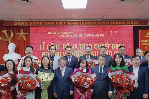 Học viện Y - Dược học Cổ truyền Việt Nam trao quyết định bổ nhiệm chức danh phó giáo sư năm 2025