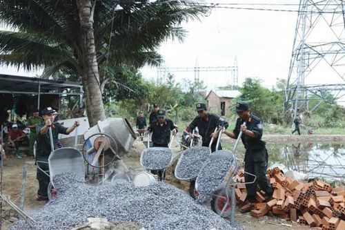 Ấm áp những căn nhà lực lượng Công an xây tặng người dân vùng lũ