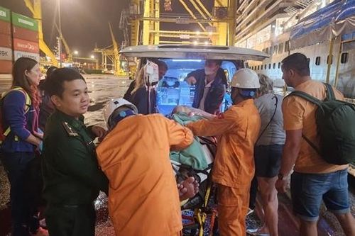 Kịp thời cứu nạn hành khách gặp nạn trên siêu du thuyền quốc tế