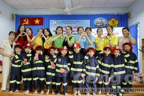 Rèn kỹ năng phòng cháy và thoát hiểm cho trẻ mầm non: Các em hào hứng với những 'trò chơi đặc biệt'