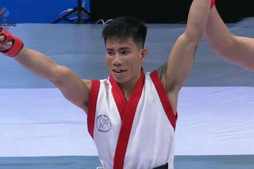Võ sĩ Philippines chơi xấu, bị 'cao thủ xe ôm' Việt Nam đánh bại ở SEA Games 33