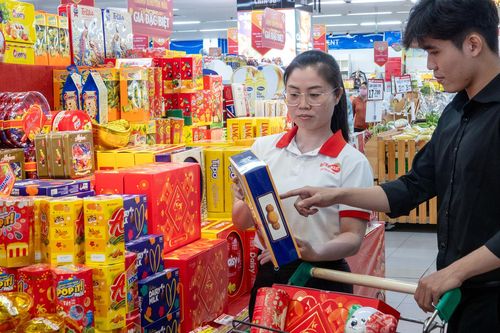Giá cả tăng, người dùng 'khó tính', DN chật vật vì giỏ hàng Tết 2026 nhỏ lại
