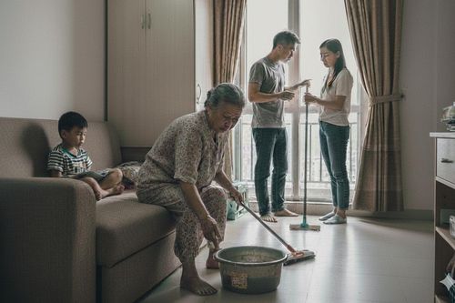 3 thế hệ chui trong căn hộ bé tí vì lỡ bán đất quê, giá nhà Hà Nội tăng như gió
