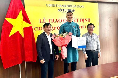 Trung vệ Gustavo Santos được trao quyết định nhập Quốc tịch Việt Nam
