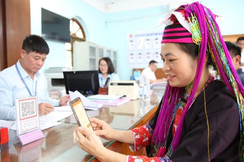 Tiếp cận nguồn thông tin chính thống giúp người dân giảm nghèo